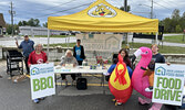 Sioux Lookout Food Bank representatives held a fundraising BBQ and food drive at Giant Tiger this past Saturday. From left:  Smoky Cole, Food Bank Manager Amanda Landgraff, Florence Woolner, Kris Nissley, Naomi Landgraff, and Jo Hagen.   Tim Brody / Bulle